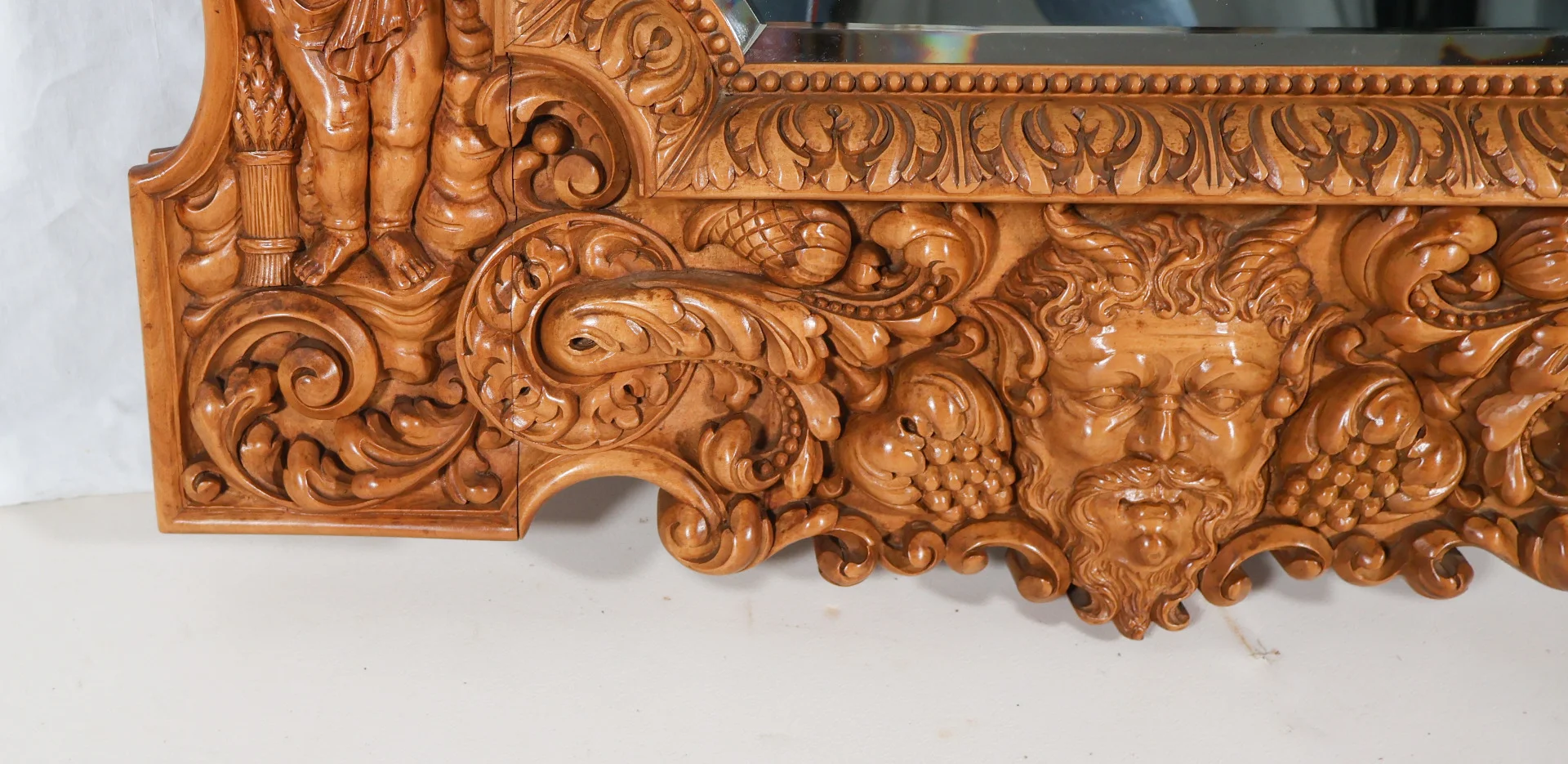Miroir sculpté style régence milieu XXe