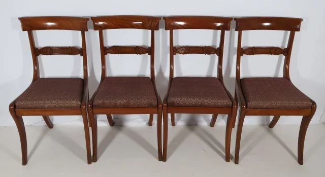 Série de quatre chaises Anglaise en acajou mileu 19ème