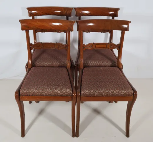 Série de quatre chaises Anglaise en acajou mileu 19ème