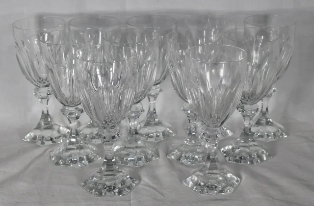 série de 11 Verres à eau modèle CHAMBORD de la cristallerie de St LOUIS
