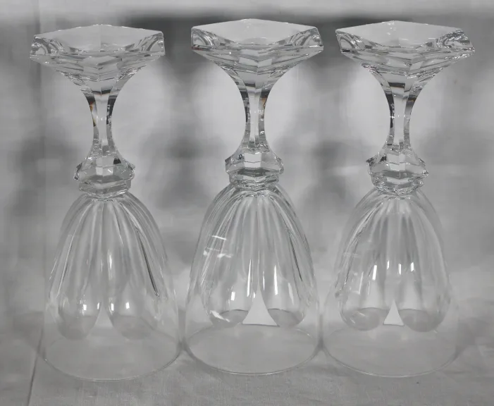 série de 11 Verres à eau modèle CHAMBORD de la cristallerie de St LOUIS