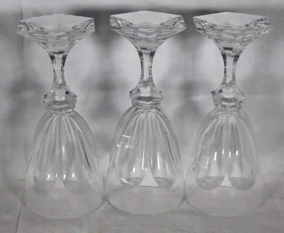 série de 11 Verres à eau modèle CHAMBORD de la cristallerie de St LOUIS