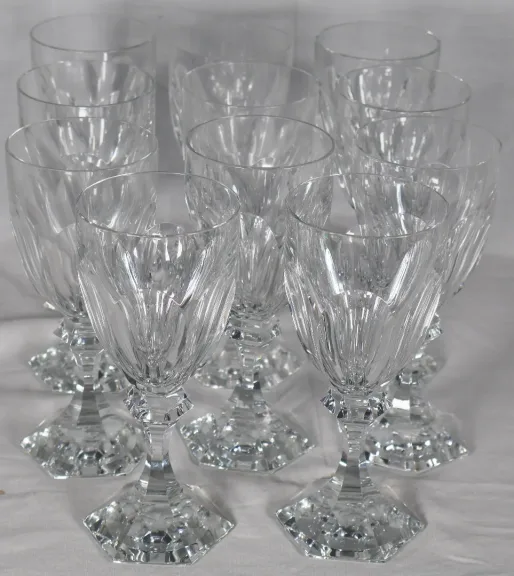 série de 11 Verres à eau modèle CHAMBORD de la cristallerie de St LOUIS