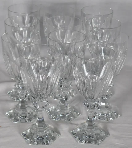série de 11 Verres à eau modèle CHAMBORD de la cristallerie de St LOUIS