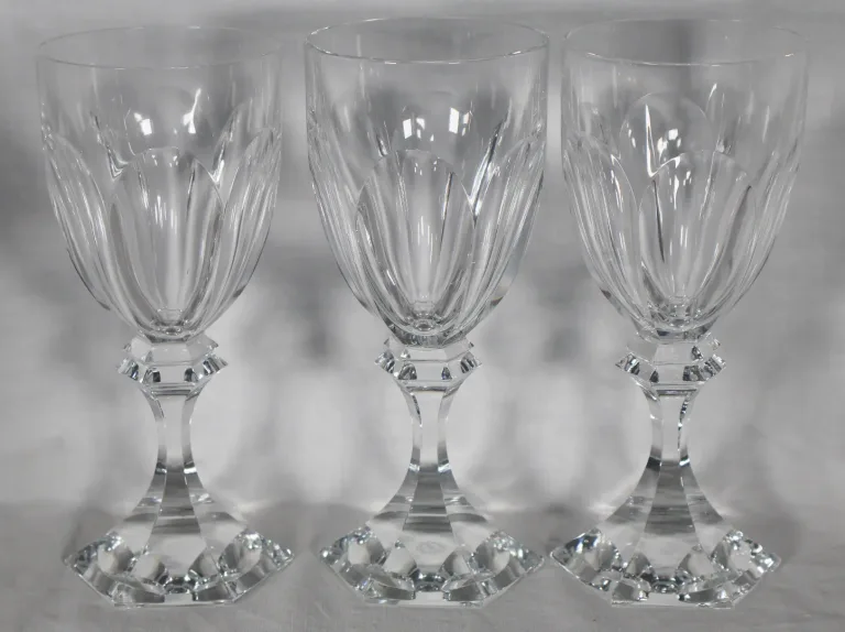 série de 11 Verres à eau modèle CHAMBORD de la cristallerie de St LOUIS