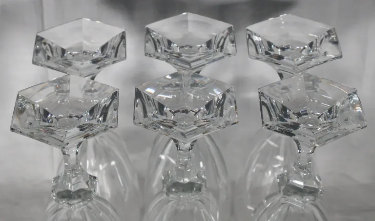 série de 11 Verres à eau modèle CHAMBORD de la cristallerie de St LOUIS