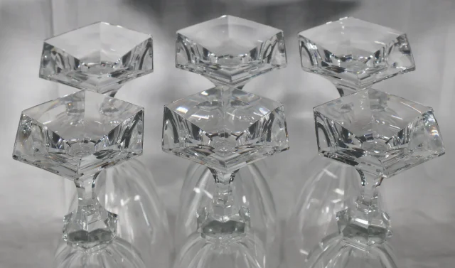 série de 11 Verres à eau modèle CHAMBORD de la cristallerie de St LOUIS