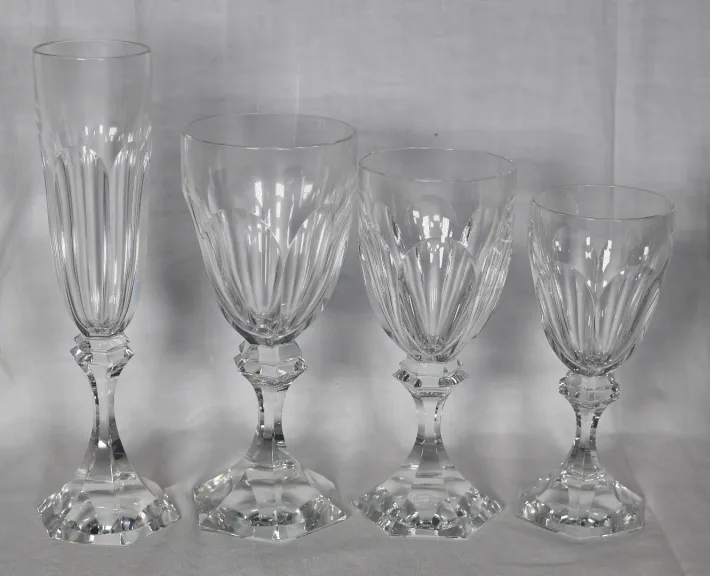 série de 11 Verres à eau modèle CHAMBORD de la cristallerie de St LOUIS