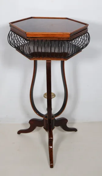 MESA DE TRABAJO DEL PERIODO DE CARLOS X