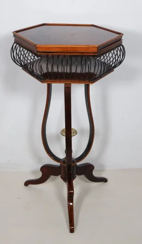 Tricoteuse en palissandre et citronnier époque Charles X