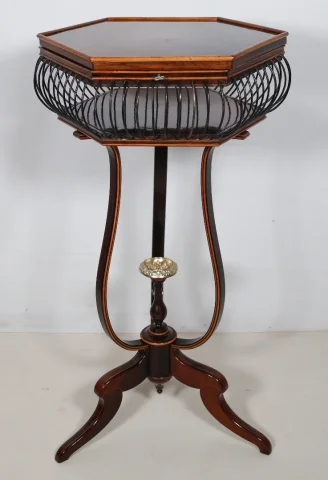Tricoteuse en palissandre et citronnier époque Charles X