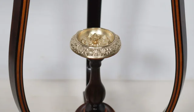 Tricoteuse en palissandre et citronnier époque Charles X