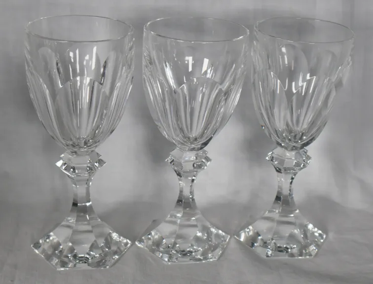 Série De 13 Verres à vin blanc Saint Louis Modèle Chambord