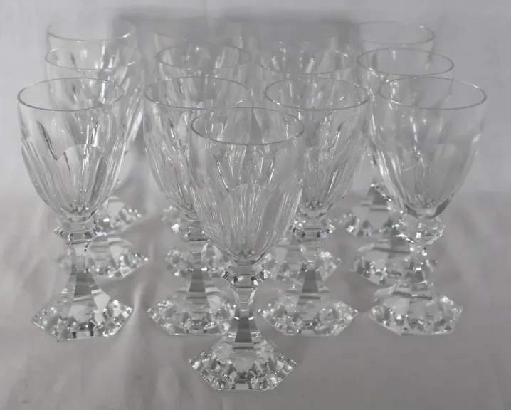 Série De 13 Verres à vin blanc Saint Louis Modèle Chambord