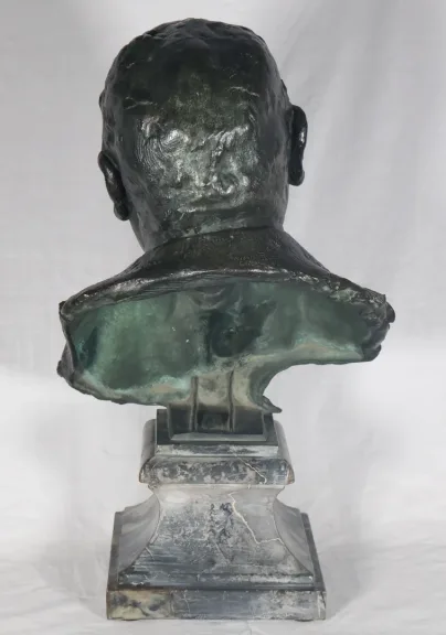 Buste d’homme en bronze  signé du fondeur Alexis Rudier