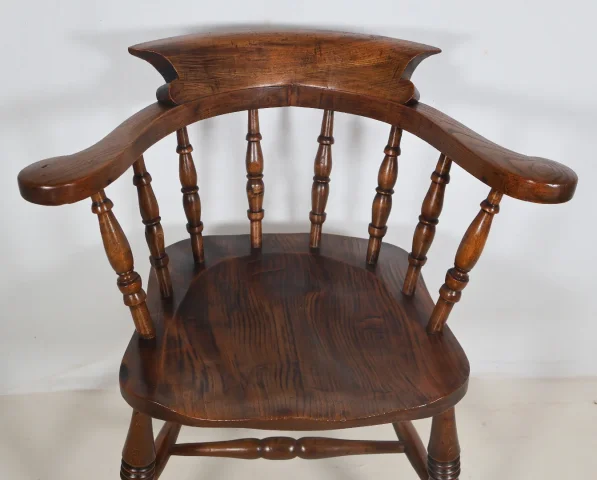 ビクトリア朝のキャプテンチェア