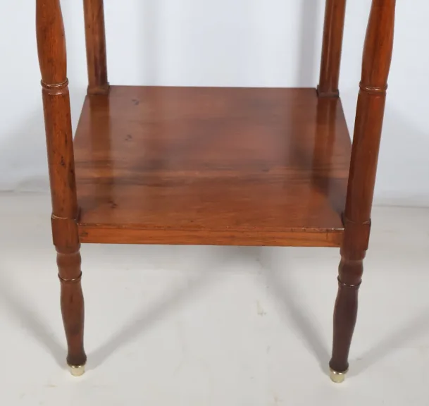 Meuble d’appoint noyer époque restauration