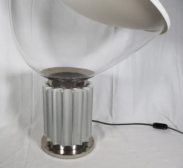 Lampe Taccia Flos datant des années 70