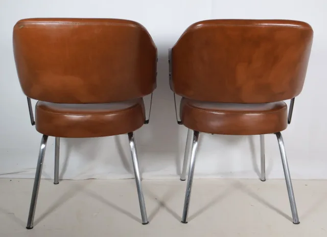 Paire de fauteuils en skaï années 50-60
