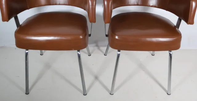 Paire de fauteuils en skaï années 50-60