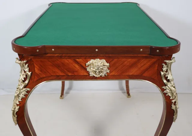 Table tric-trac en bois de rose et amarante – Époque Louis XV