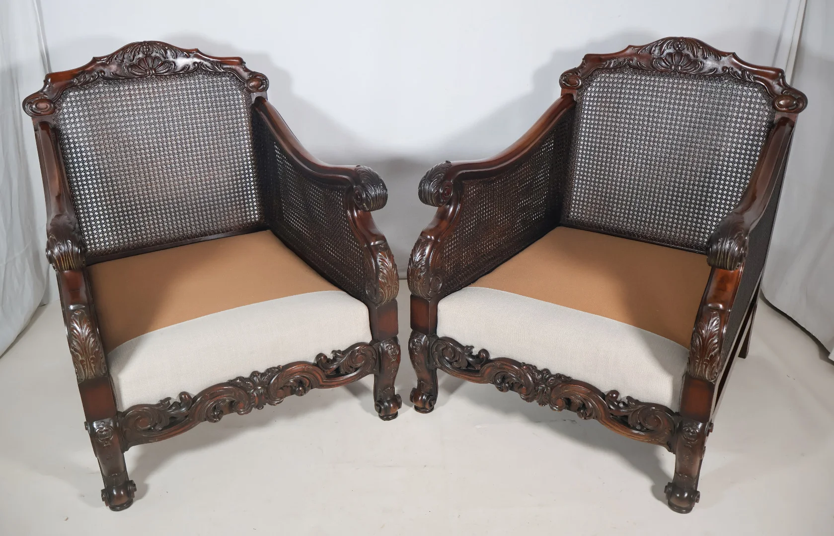 Paire de bergères anglaises Style George V vers 1910