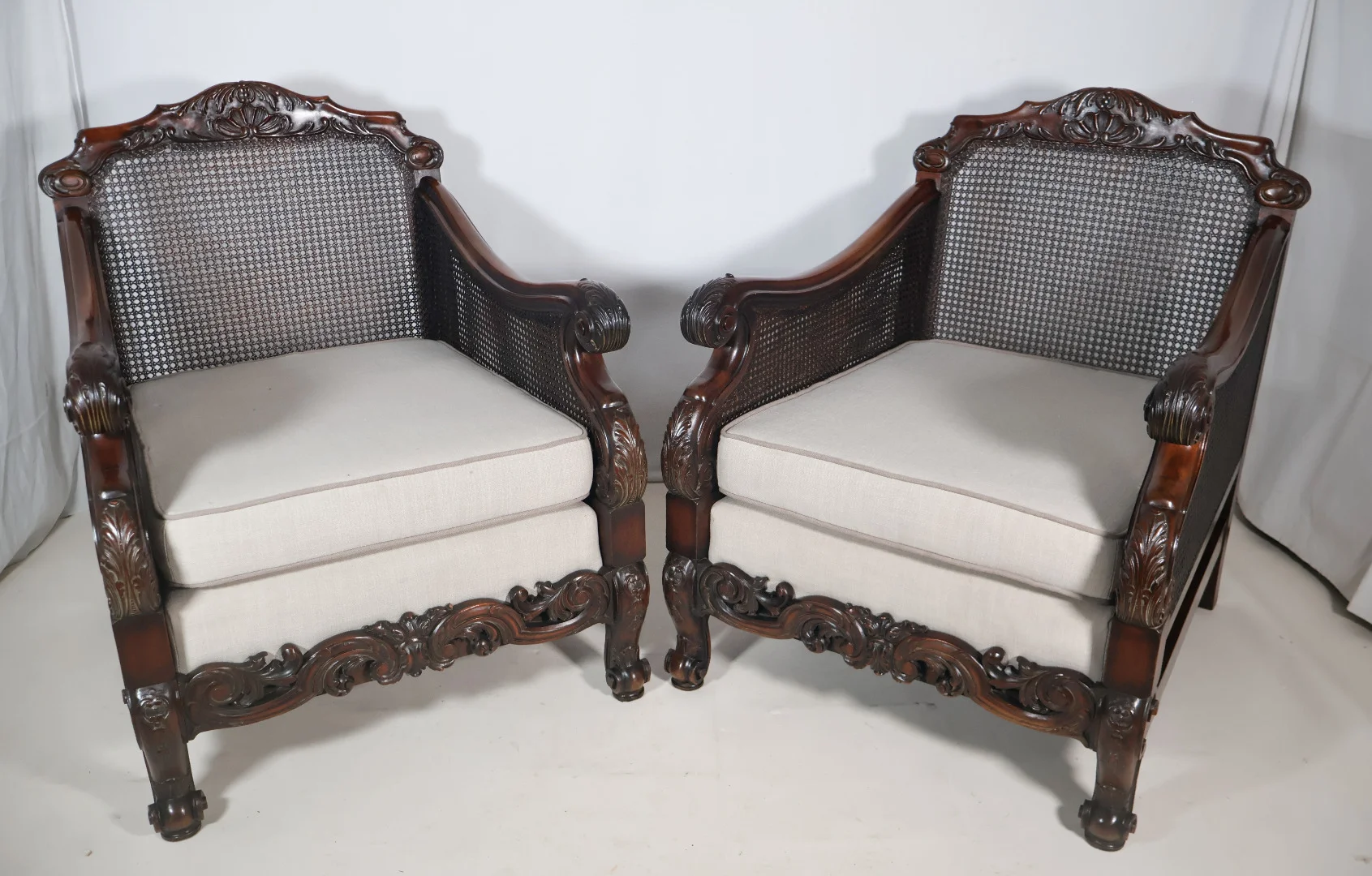Paire de bergères anglaises Style George V vers 1910