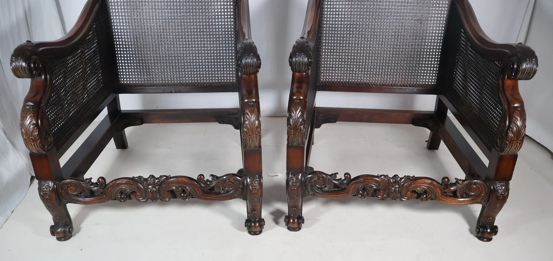 Paire de bergères anglaises Style George V vers 1910