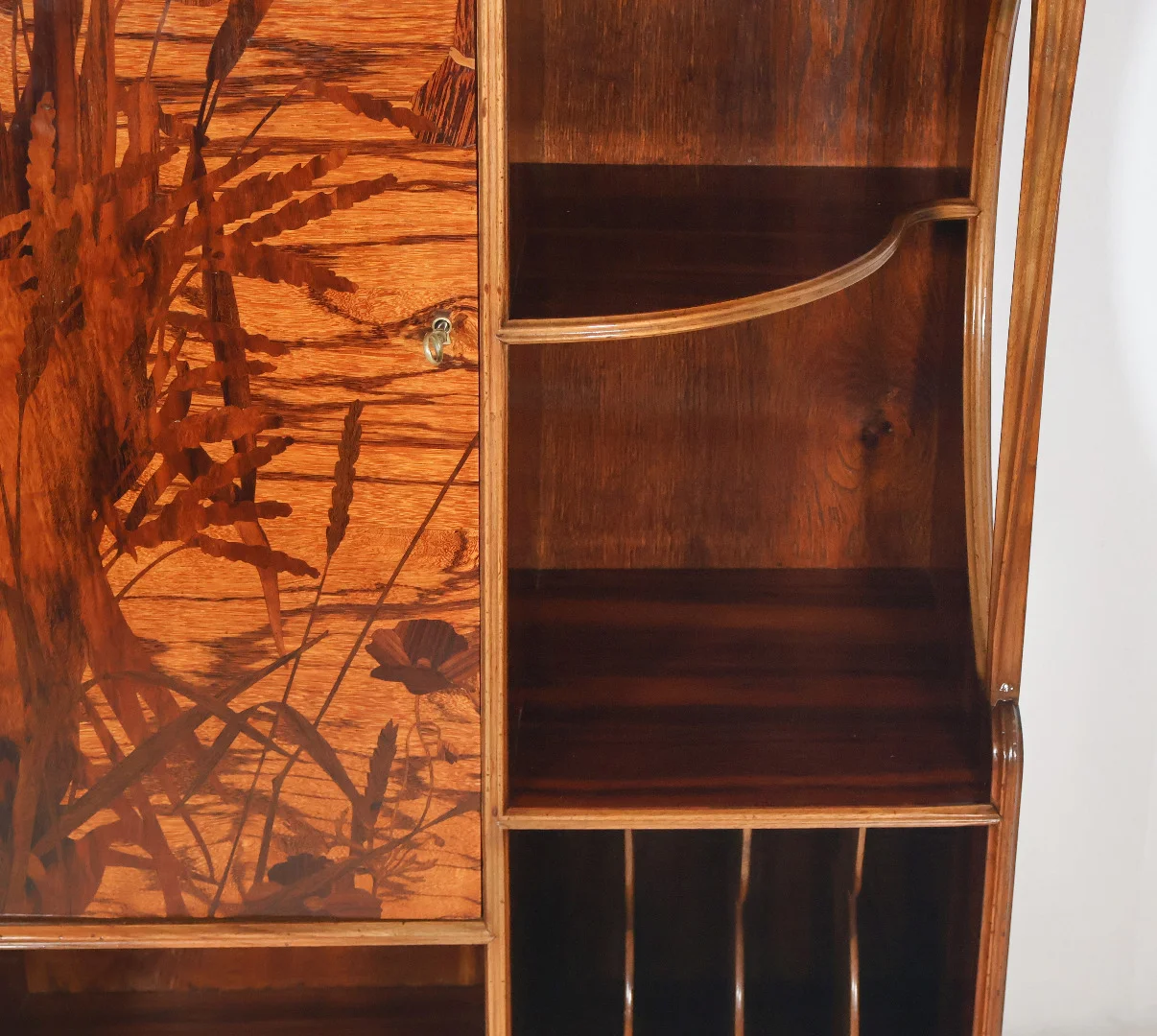 GABINETE DE ÉPOCA ART NOUVEAU