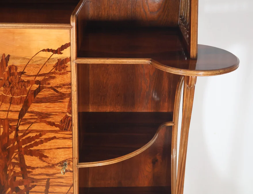 Jugendstil-Schrank