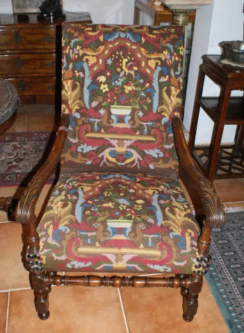 PAAR VAN 18DE C LOUIS XIII ARMSTOELEN VAN DE STIJL