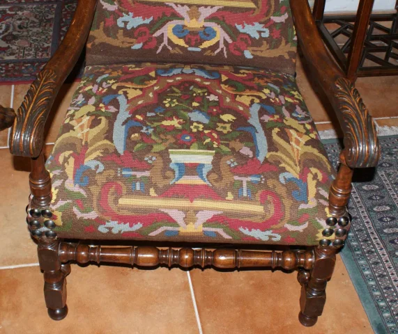 PAAR VAN 18DE C LOUIS XIII ARMSTOELEN VAN DE STIJL