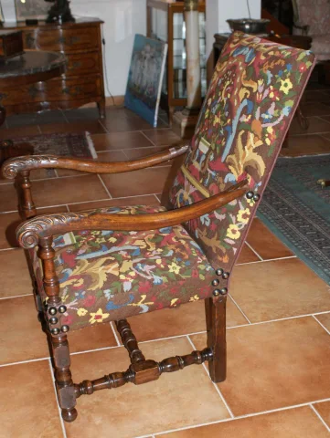 PAAR VAN 18DE C LOUIS XIII ARMSTOELEN VAN DE STIJL