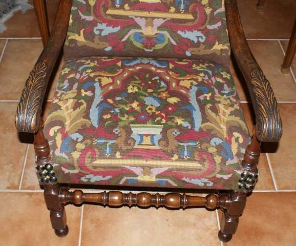 PAAR VAN 18DE C LOUIS XIII ARMSTOELEN VAN DE STIJL