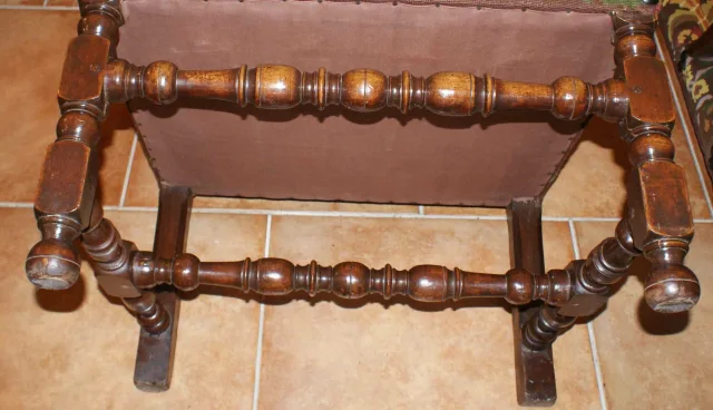 PAAR VAN 18DE C LOUIS XIII ARMSTOELEN VAN DE STIJL
