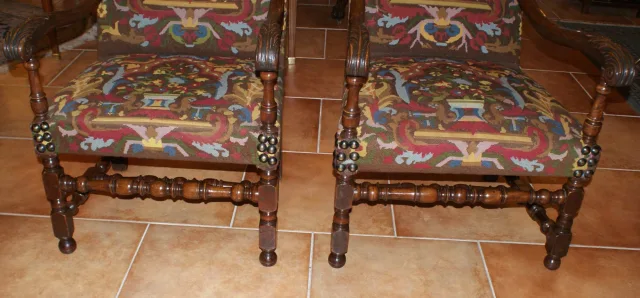 PAAR VAN 18DE C LOUIS XIII ARMSTOELEN VAN DE STIJL