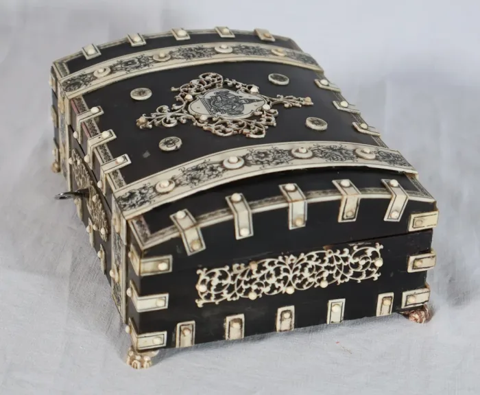 ANGLO INDIAN BOX