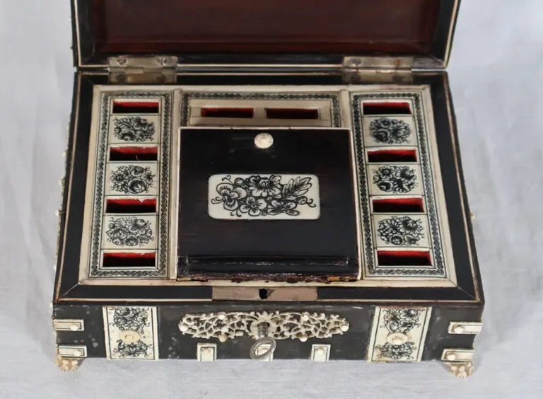 ANGLO INDIAN BOX