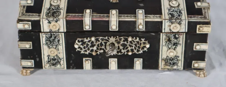ANGLO INDIAN BOX