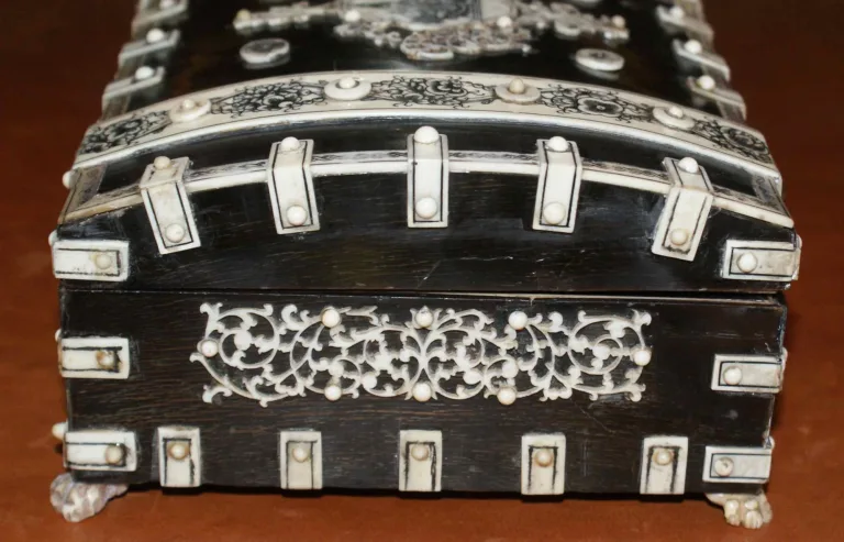 ANGLO INDIAN BOX