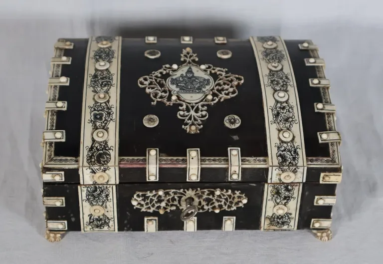ANGLO INDIAN BOX