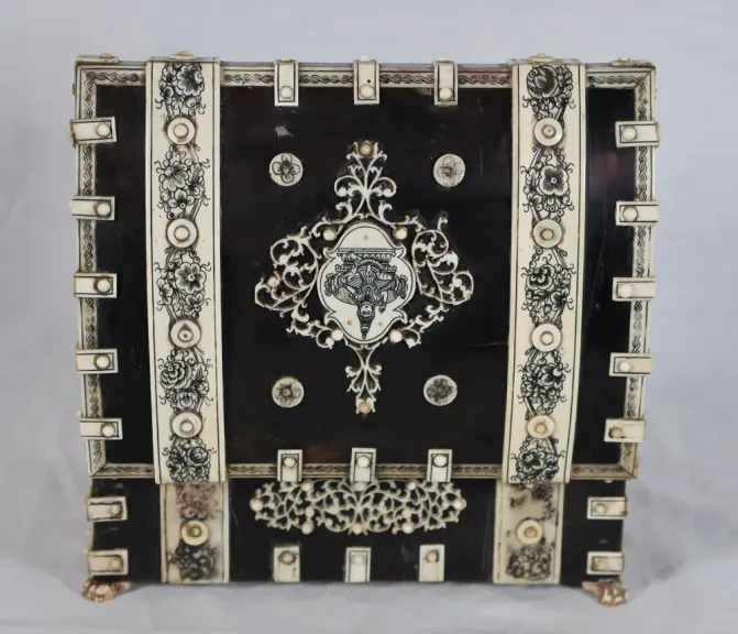 ANGLO INDIAN BOX