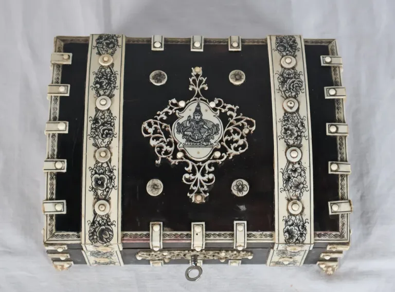 ANGLO INDIAN BOX