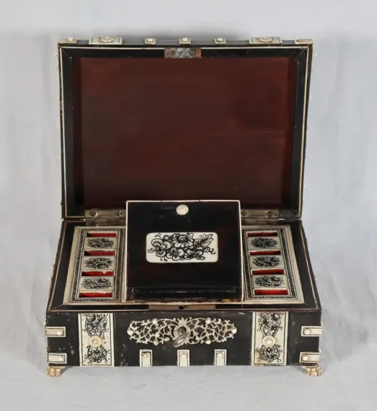ANGLO INDIAN BOX