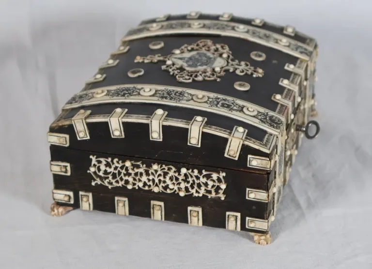 ANGLO INDIAN BOX