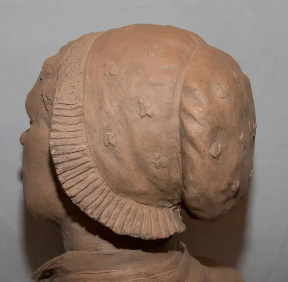 Buste en Terre signé R. Chassaigne et daté 1881