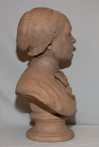 Buste en Terre signé R. Chassaigne et daté 1881