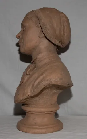 Buste en Terre signé R. Chassaigne et daté 1881