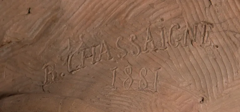 Buste en Terre signé R. Chassaigne et daté 1881