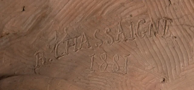 Buste en Terre signé R. Chassaigne et daté 1881